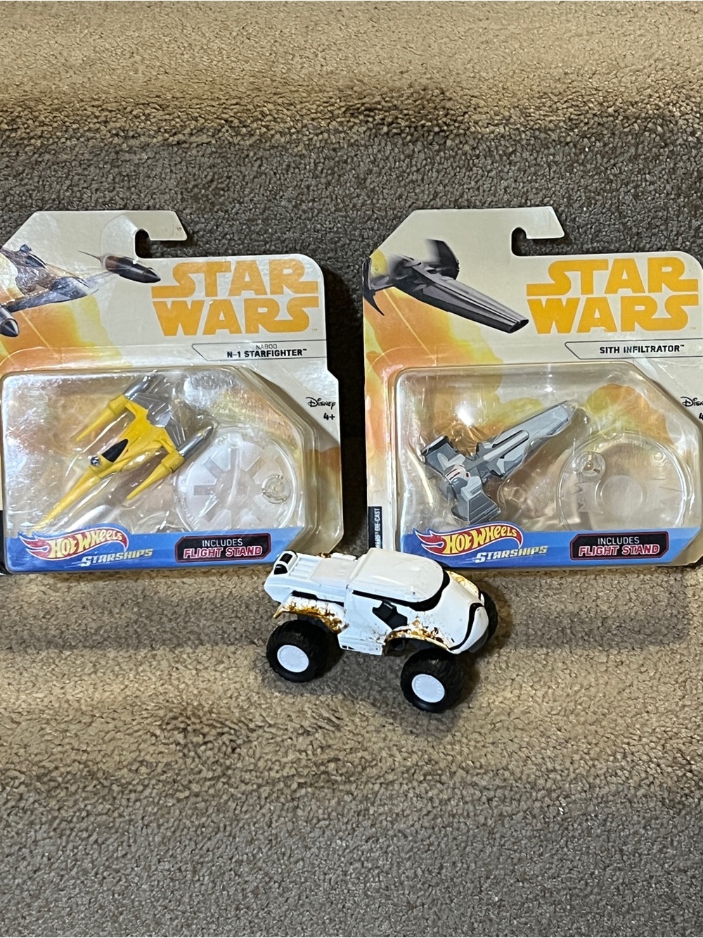 Hot Wheels Star Wars Starships Naboo N-1 Star fighter  Sith infiltrator & Truck